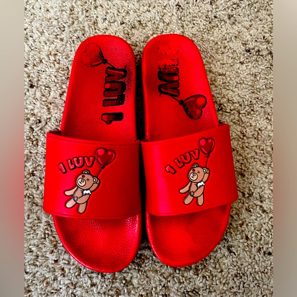 🟥1Luv Red Slides🟥